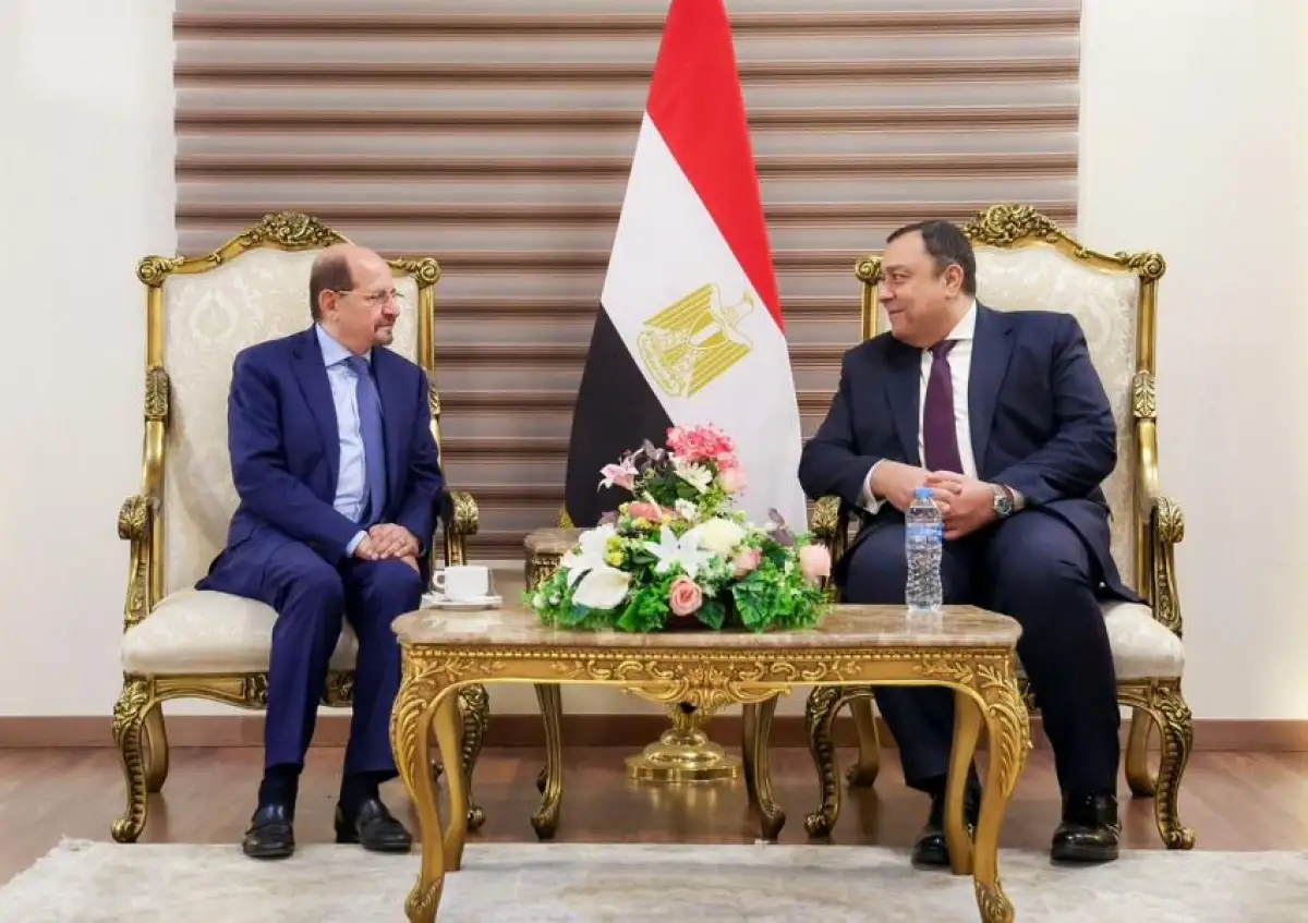عاجل: رئيس الوزراء يصل القاهرة في مهمة لا تحتمل التأخير