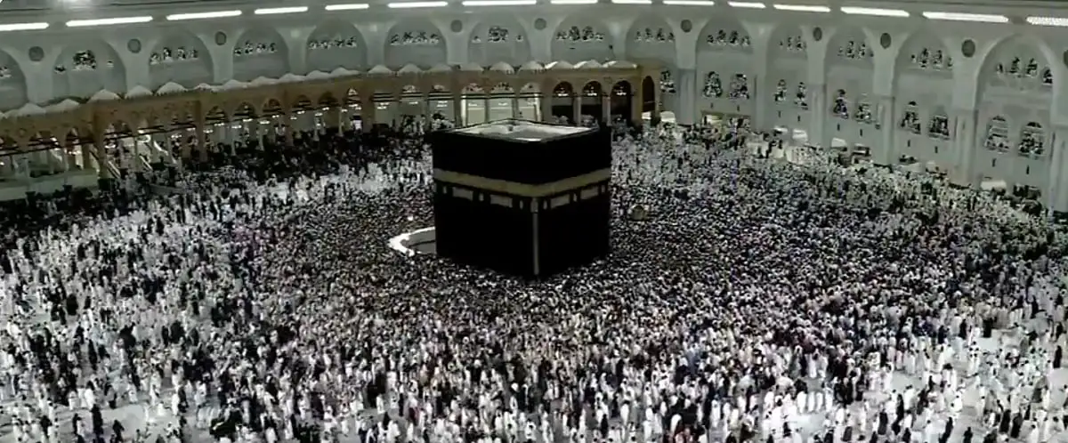 السعودية تعلن انطلاق موسم العمرة وتحدد الاشتراطات الجديدة للمعتمرين من خارج المملكة